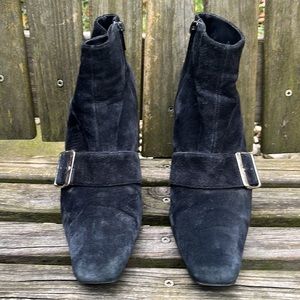Newport News genuine leather booties in black
